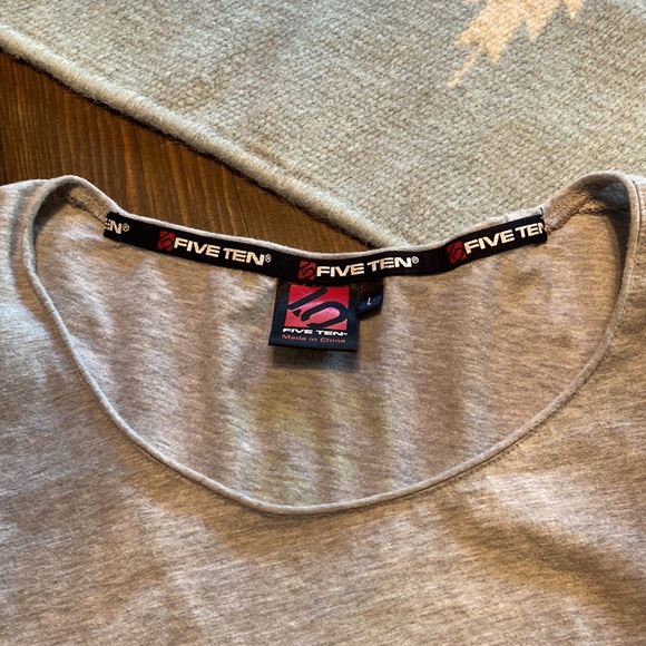 Five Ten long sleeve - Picture 3 of 4